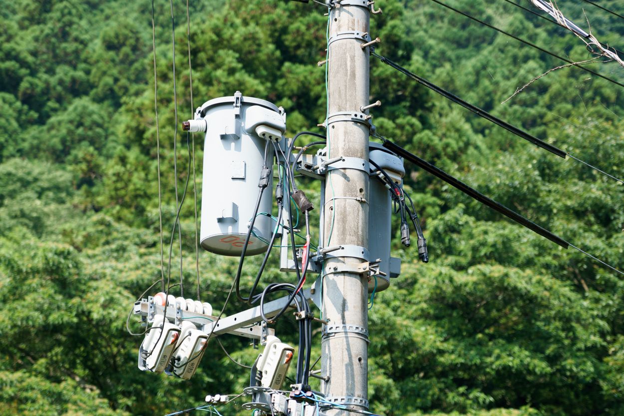 電柱と柱上変圧器
